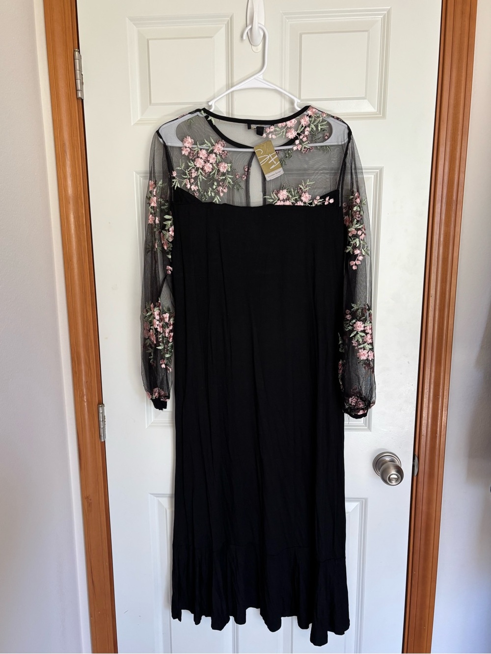NWT Suzanne Betro Black Floral embroidered-Contrast Empire Waist Dress